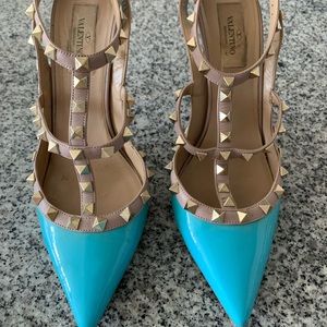 Valentino Rockstud Caged 100 Patent Leather Pumps in Cyan Blue